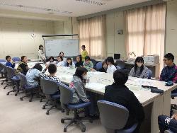 代表委員会で話し合う児童の様子1