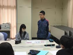代表委員会で話し合う児童の様子3