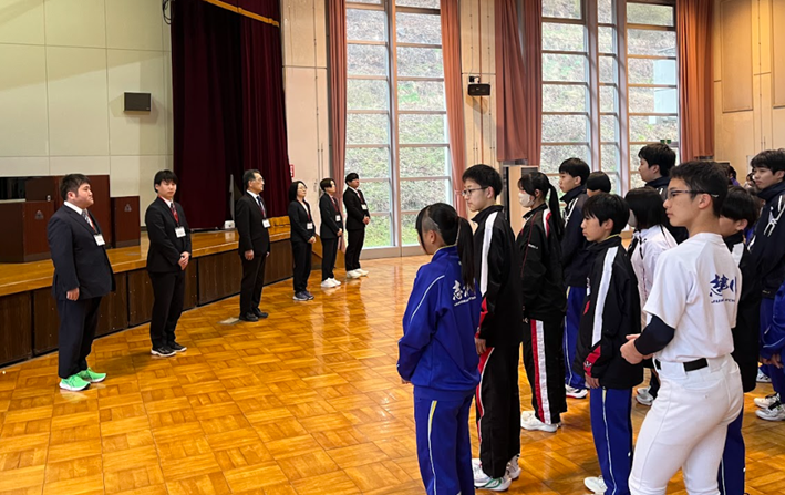 職員歓迎セレモニーの様子