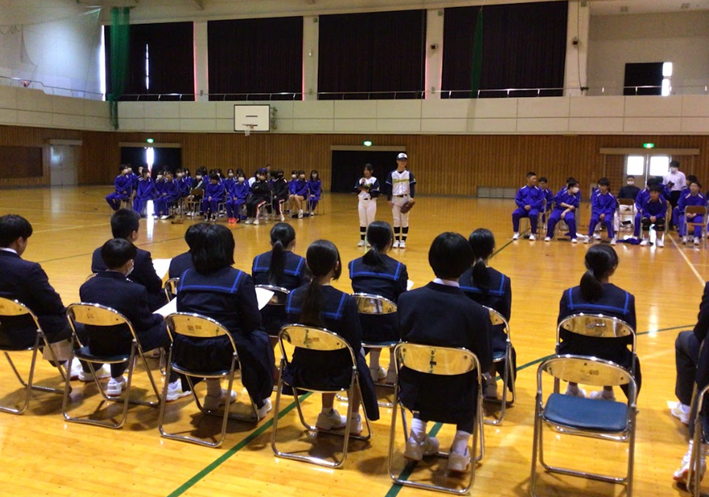 部活動紹介をしている様子