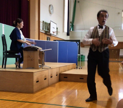 オペラを演奏している様子