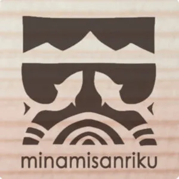 南三陸町の自然や文化を象徴する山並み、海、波、魚などをモチーフに抽象的にデザインされたオリジナルバッジの写真