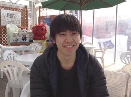 笑顔で写る店長の伊藤孝浩さんの写真