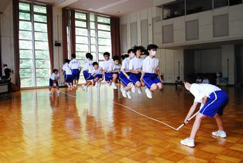 長縄跳びの練習