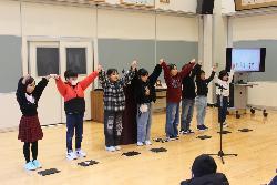 わかばタイムで発表する2年生の様子3