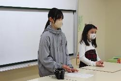 縦割り班活動の話し合いを進める高学年の様子