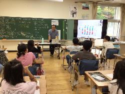 干潟について講話をする阿部拓三博士の様子1