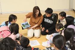 通学路の画面を確認しながら避難方法について情報共有する児童の様子2
