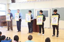「いか・の・お・す・し」についての説明の様子