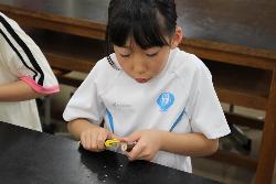 マイスプーン作りに取り組む児童の様子3