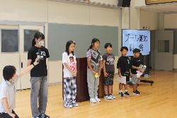 プール納会で頑張ったことを発表する児童の様子3