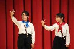 学年の演技を発表する児童の様子3