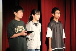 学習発表会で発表する児童の様子9