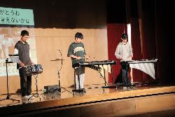 学習発表会一般公開で発表する児童の様子1