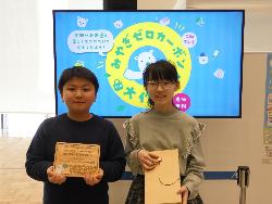 イベント終了後、記念撮影をする児童の様子