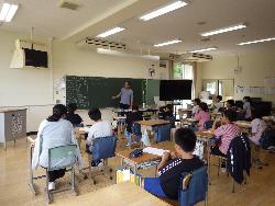 干潟の役割について講話をする阿部拓三博士の様子3