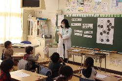 1年生の学習参観では養護教諭がプライベートゾーンについて子供たちと学習しました