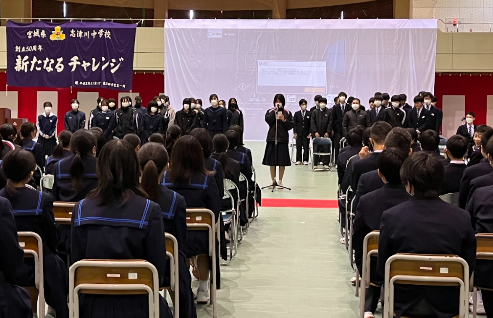 お礼の言葉を述べる3年生