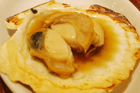 蓋を外したホタテのアップ写真