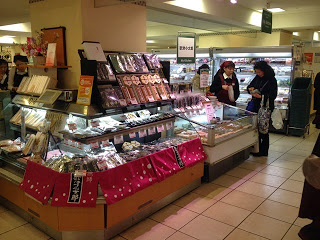 デパートの商品売り場の一角を写した写真