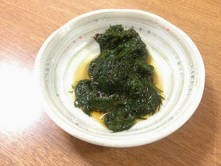 白い小皿に盛られたまつもの写真