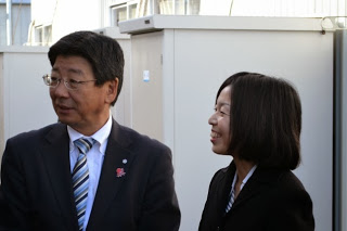 三笠宮家彬子女王殿下と佐藤町長が談笑している様子の写真