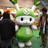 ネギのような角を持つウサギのような生き物をモチーフにしたゆるキャラ深谷市の「ふっかちゃん」の写真