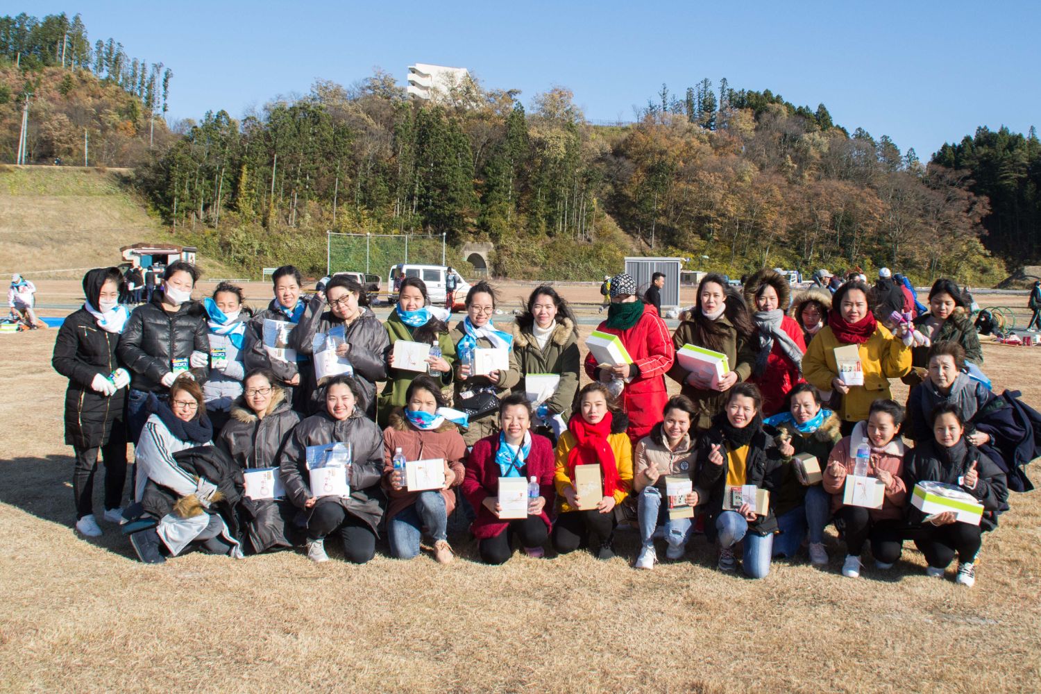 参加された多くの外国人技能実習生の方々が2列に並んで写っている集合写真