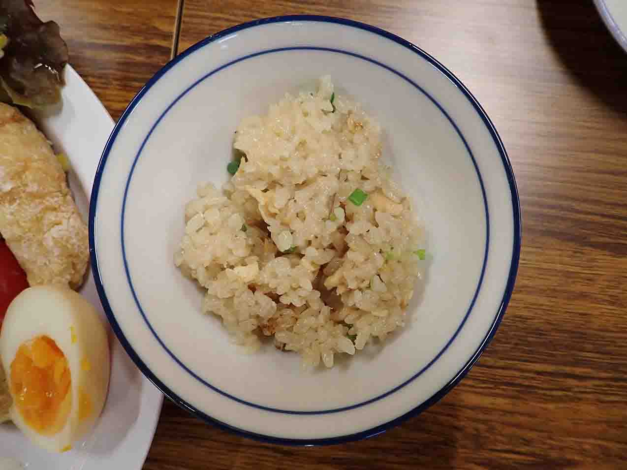 茶碗に盛られたアメノイオご飯の写真