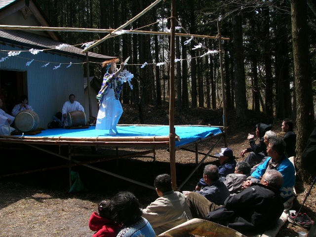 保呂羽神社春の例祭（志津川保呂毛）