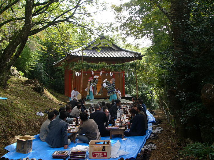 戸倉神社秋の例祭（戸倉波伝谷）