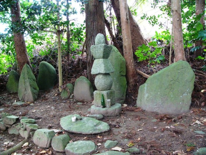 五輪塔（志津川上の山）